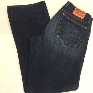 Men’s Lucky brand jeans. Size 33.